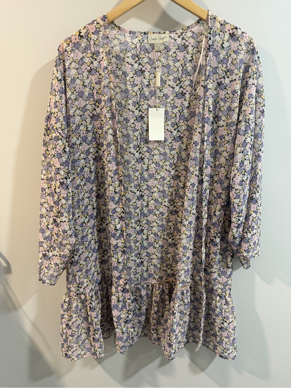 Charlie Paige Lavender Floral Print Cover Up Size Large